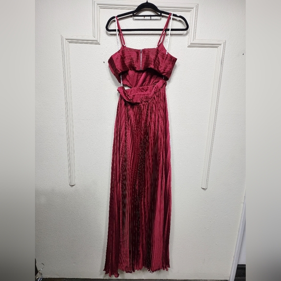 Lulus Got the Glam Wine Red Pleated Cutout Maxi Dress M Wedding Party Prom - Picture 8 of 10